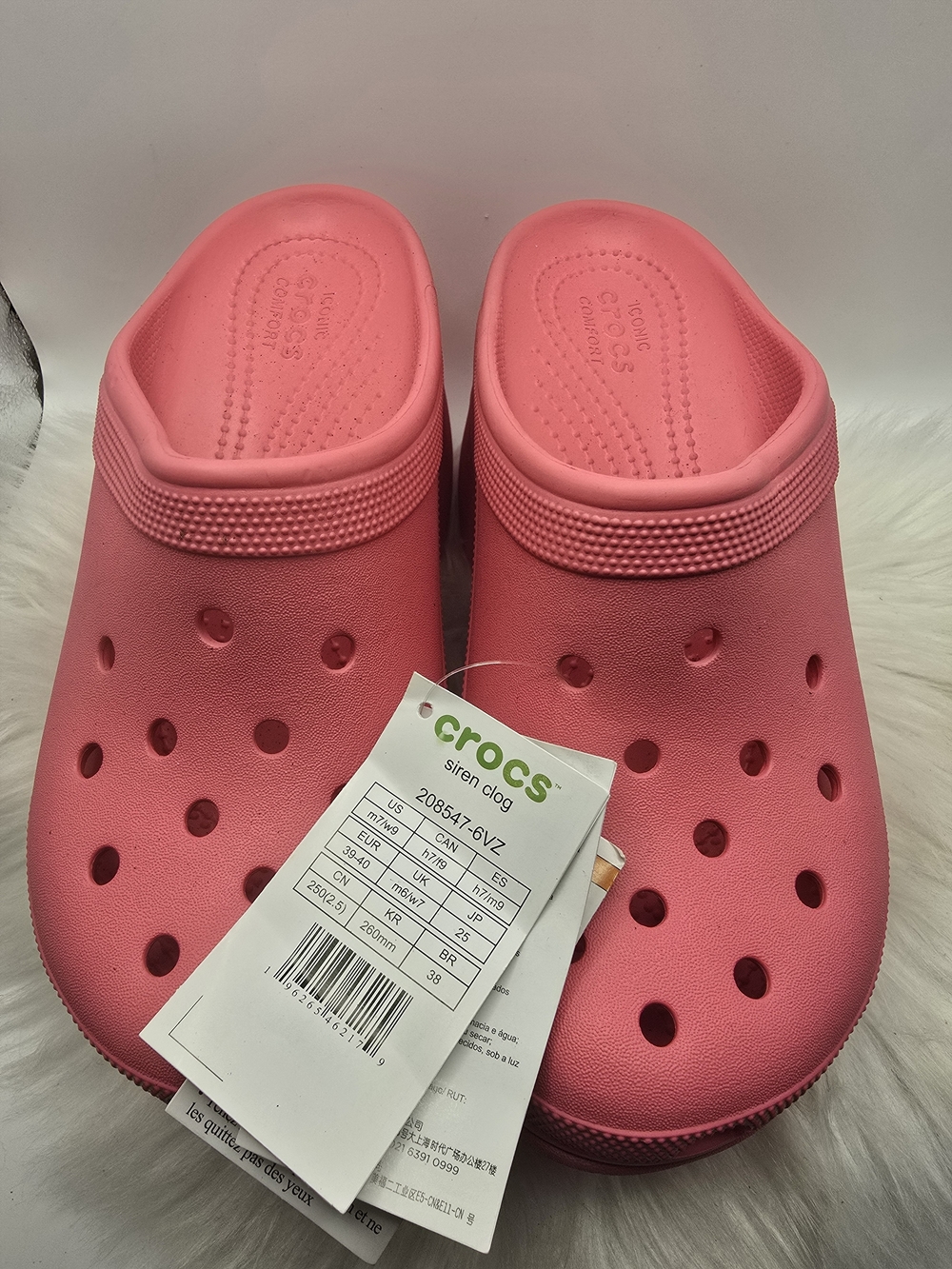 Crocs Classic Slide Clog in Bright Pink